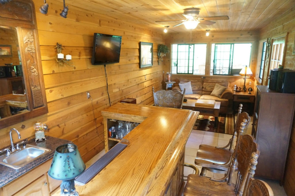 72 Spring Hill Road Weaverville, CA 96093 - Photo 14 of 24 Entertainment Room & Bar