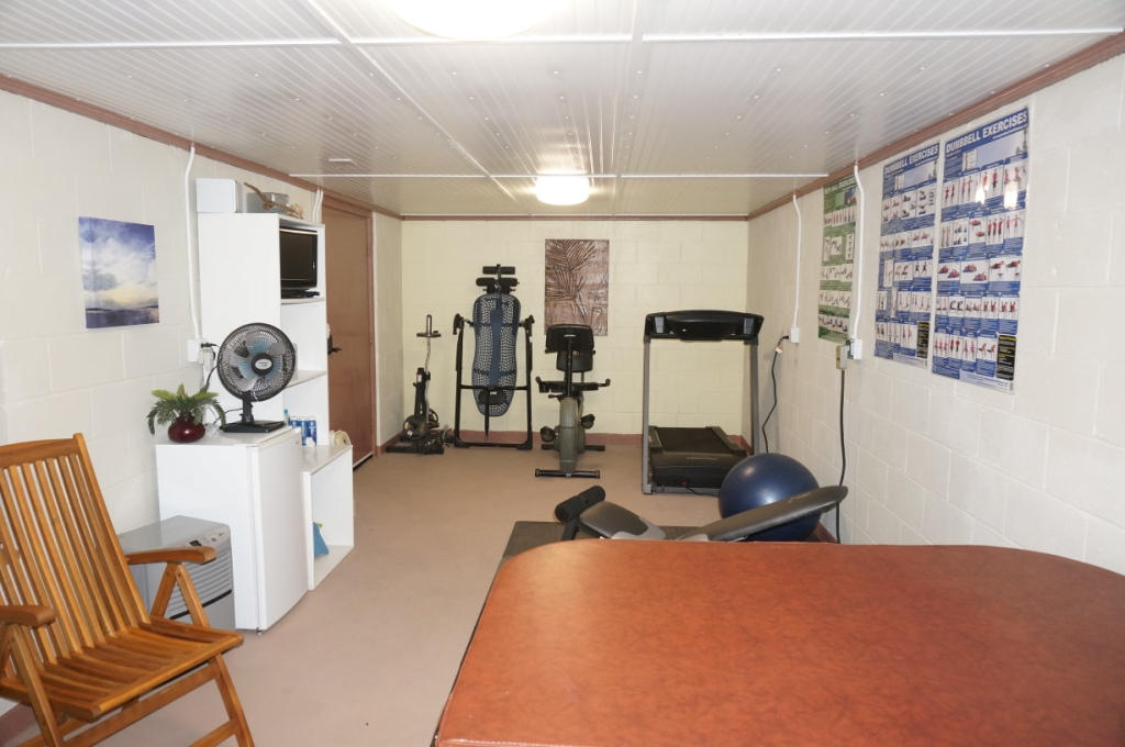 72 Spring Hill Road Weaverville, CA 96093 - Photo 23 of 24 Hot tub & work out room