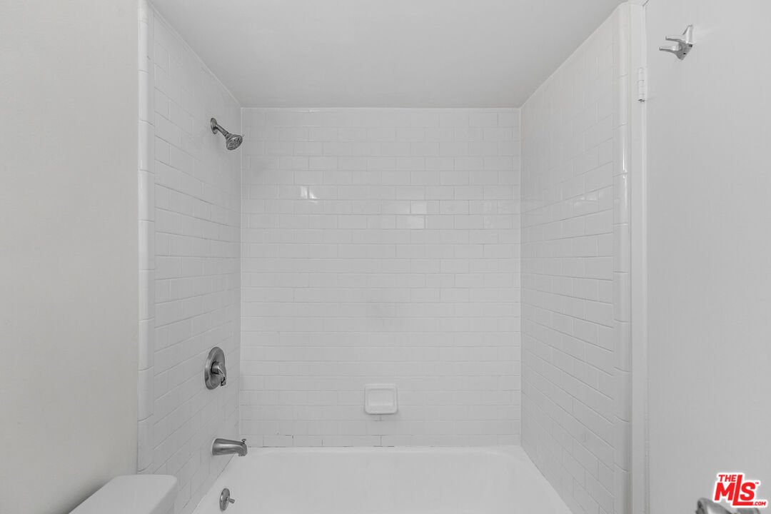 2637 South Centinela Avenue, Unit 13 Santa Monica, CA 90405 - Photo 11 of 15 a bathroom with a bathtub