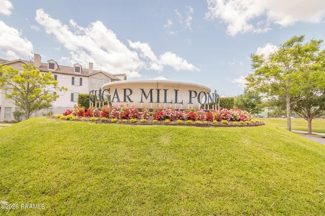 $319,999 | 108 Harbourside Drive, Youngsville, LA 70592