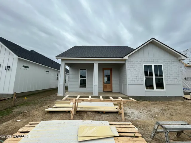 $319,999 | 108 Harbourside Drive, Youngsville, LA 70592