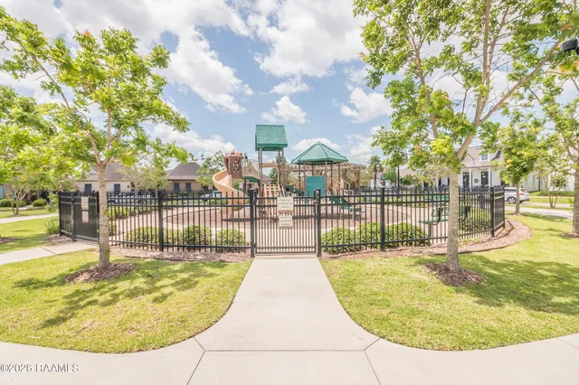 $319,999 | 108 Harbourside Drive, Youngsville, LA 70592