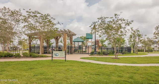 $319,999 | 108 Harbourside Drive, Youngsville, LA 70592