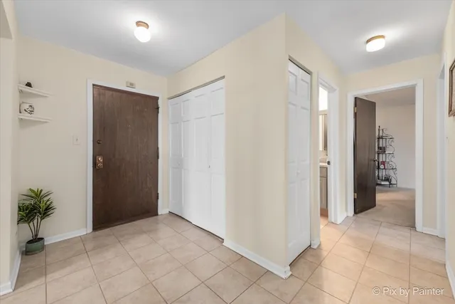 $232,900 | 3350 North Carriageway Drive, Unit 411, Arlington Heights, IL 60004