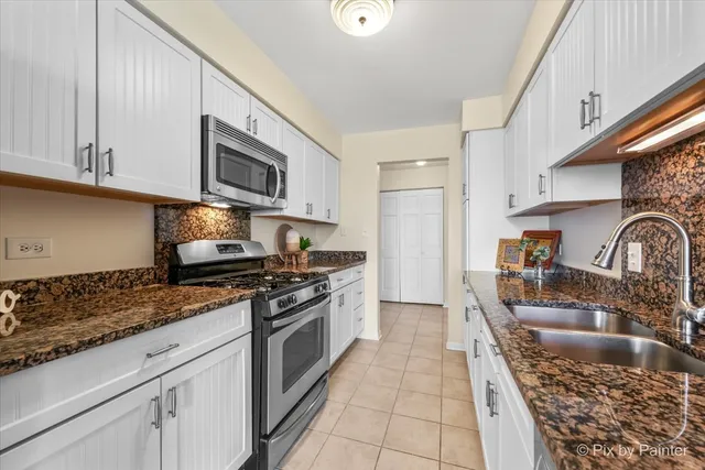 $232,900 | 3350 North Carriageway Drive, Unit 411, Arlington Heights, IL 60004