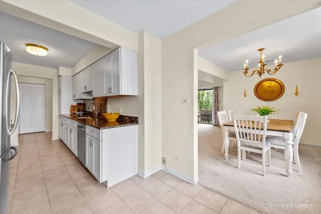 $232,900 | 3350 North Carriageway Drive, Unit 411, Arlington Heights, IL 60004