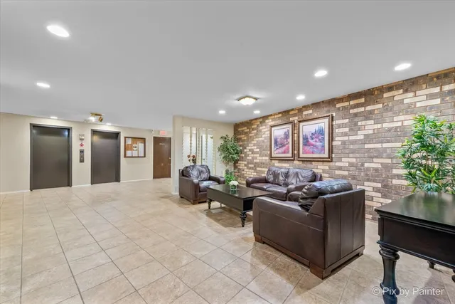 $232,900 | 3350 North Carriageway Drive, Unit 411, Arlington Heights, IL 60004