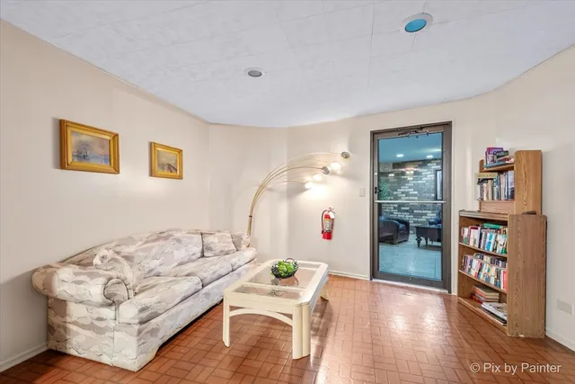 $232,900 | 3350 North Carriageway Drive, Unit 411, Arlington Heights, IL 60004