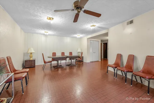 $232,900 | 3350 North Carriageway Drive, Unit 411, Arlington Heights, IL 60004