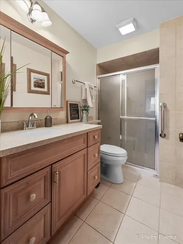 $232,900 | 3350 North Carriageway Drive, Unit 411, Arlington Heights, IL 60004