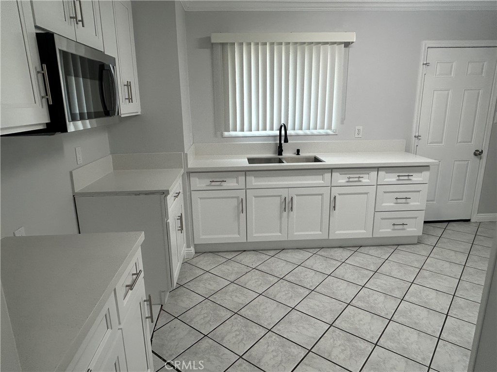 390 East Carter Street Rialto, CA 92376 - Photo 9 of 18