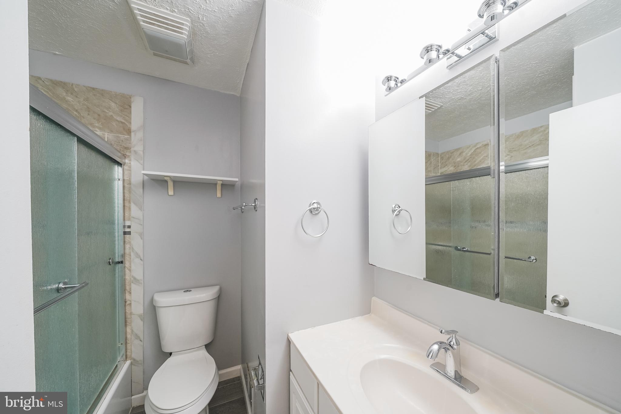 19611 Rhinestone Drive Germantown, MD 20874 - Photo 21 of 47 upstairs hallway full bath