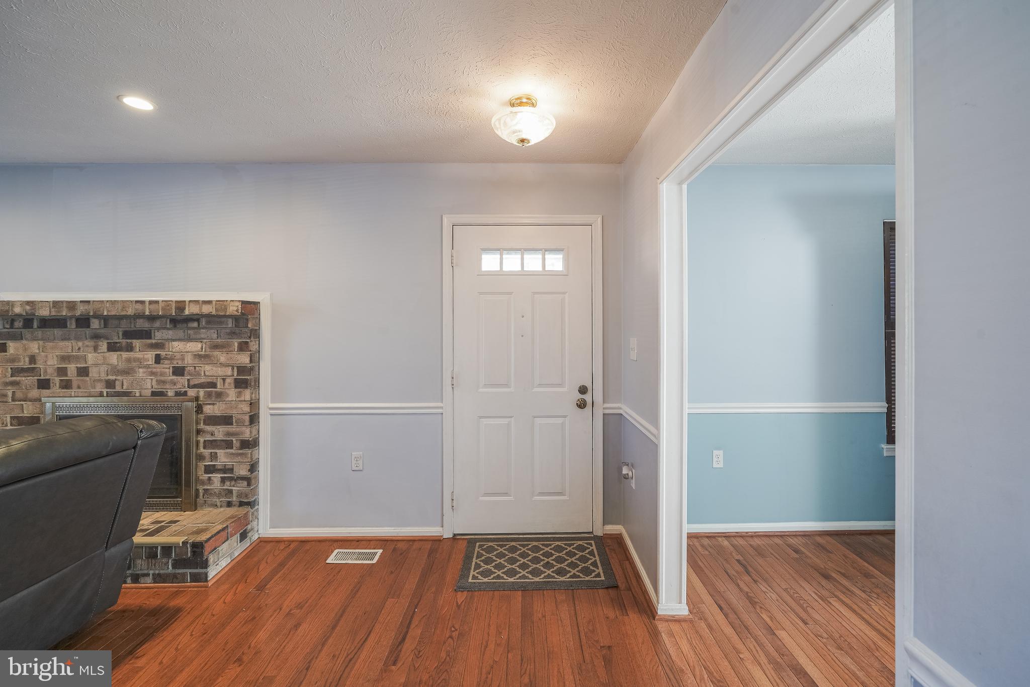 19611 Rhinestone Drive Germantown, MD 20874 - Photo 5 of 47 entrance door