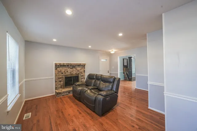 $2,395 | 19611 Rhinestone Drive, Germantown, MD 20874