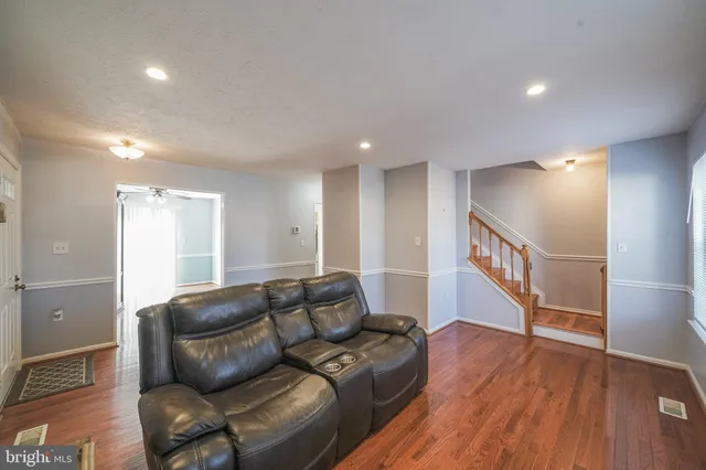 $2,395 | 19611 Rhinestone Drive, Germantown, MD 20874