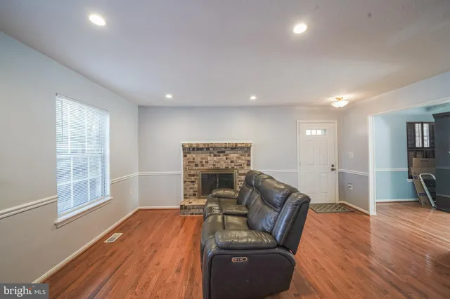 $2,395 | 19611 Rhinestone Drive, Germantown, MD 20874