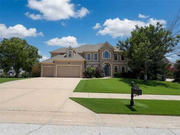 $640,000 | 10319 North Saline Avenue, Kansas City, MO 64154