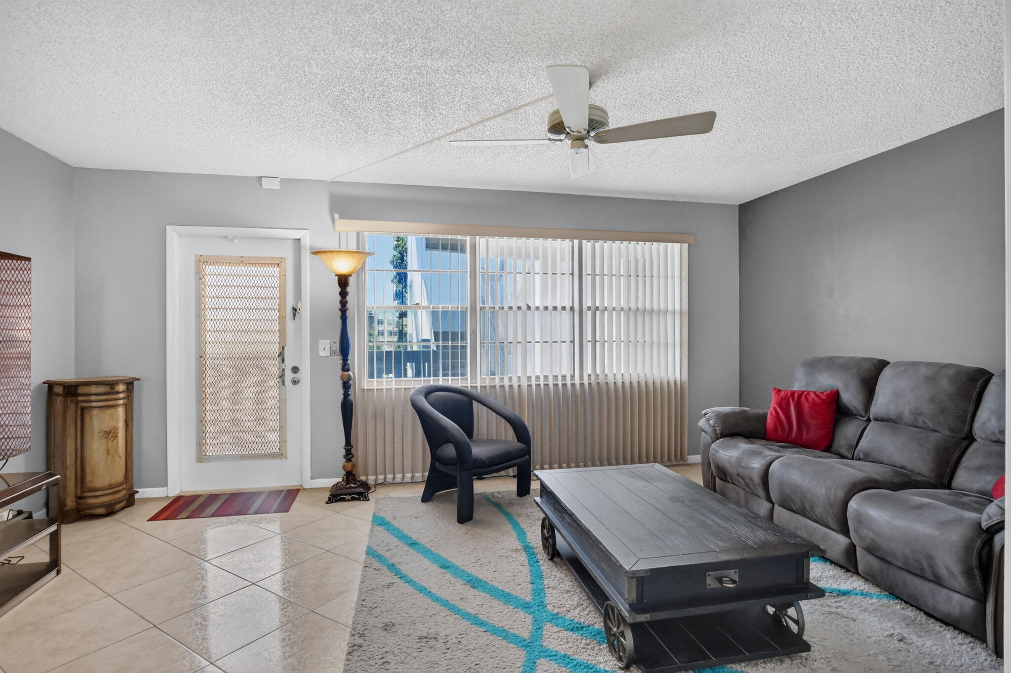 3090 Wolverton East Boca Raton, FL 33434 - Photo 2 of 42 Living Room