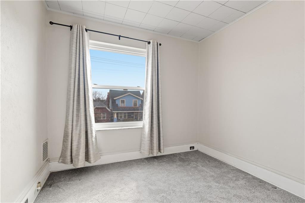 7215 Whipple Street Pittsburgh, PA 15218 - Photo 22 of 46 an empty room with a window