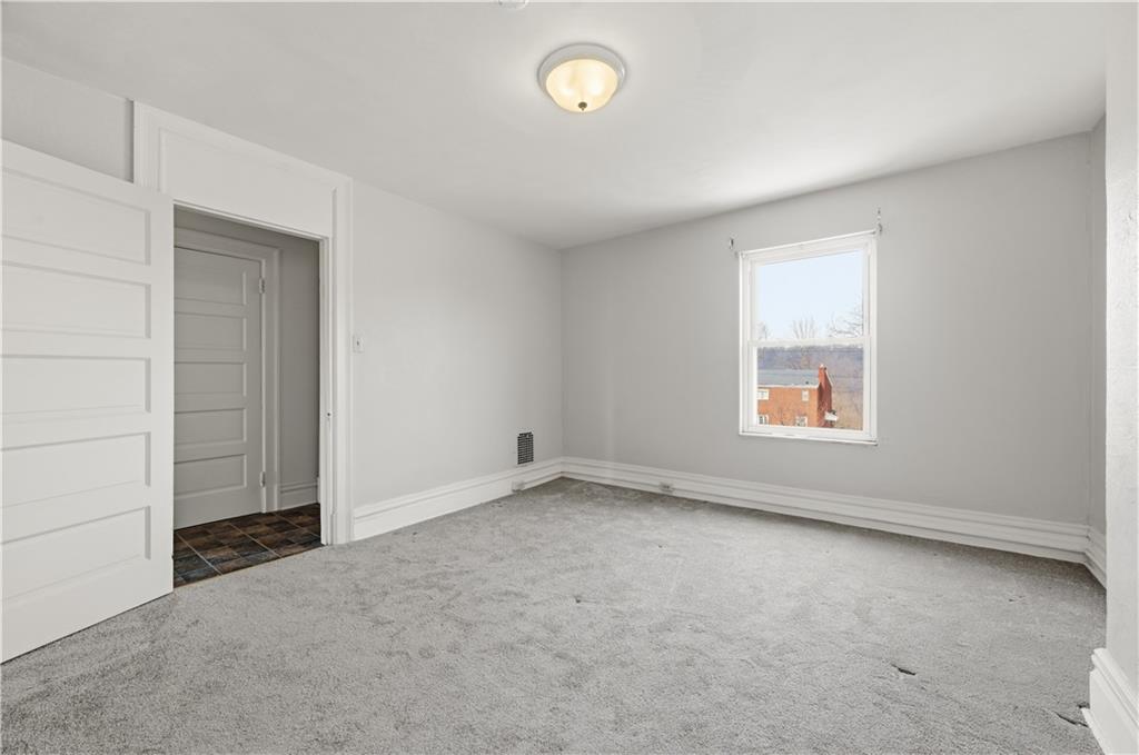 7215 Whipple Street Pittsburgh, PA 15218 - Photo 28 of 46 an empty room with a empty space and a window