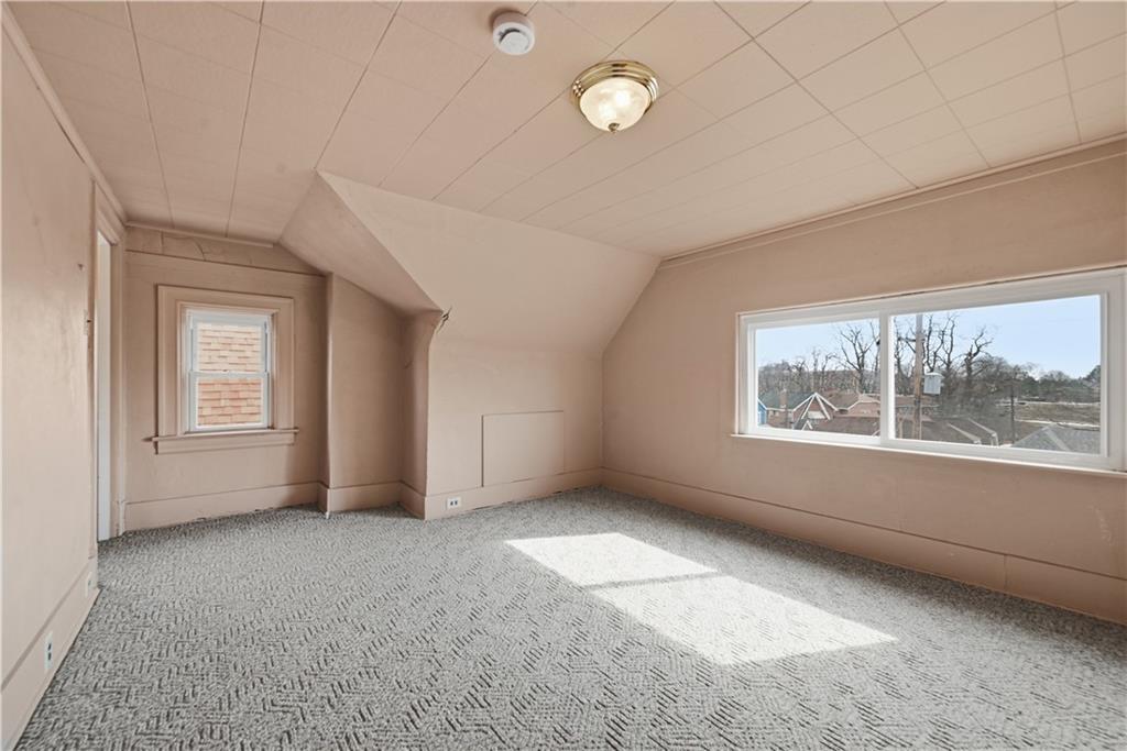 7215 Whipple Street Pittsburgh, PA 15218 - Photo 33 of 46 an empty room with windows