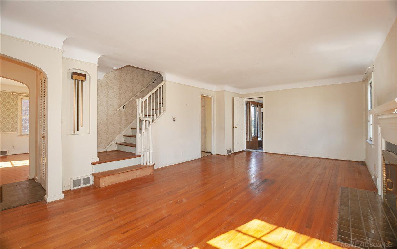 1590 Fairholme Road Grosse Pointe Woods, MI 48236 - Photo 5 of 32