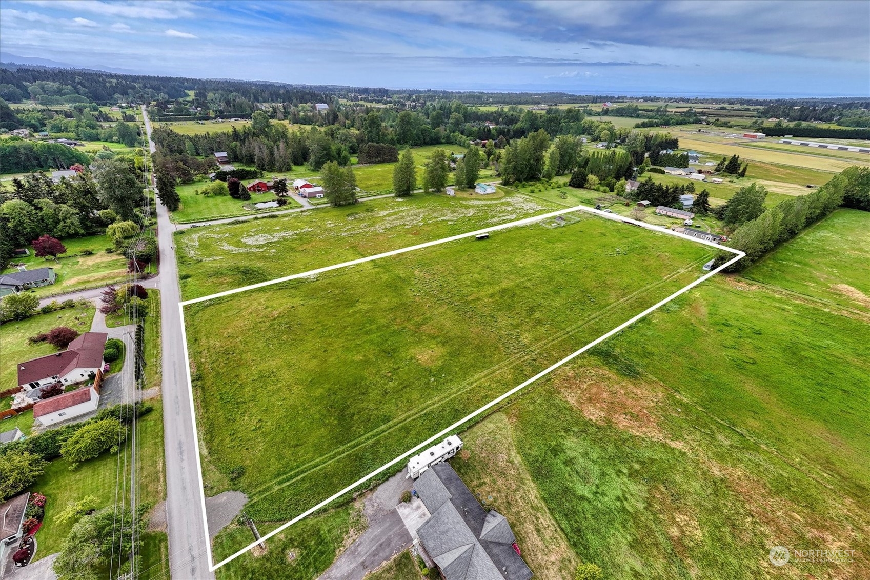 999 Spath Road Sequim, WA 98382 - Photo 11 of 20 a view of a tennis court