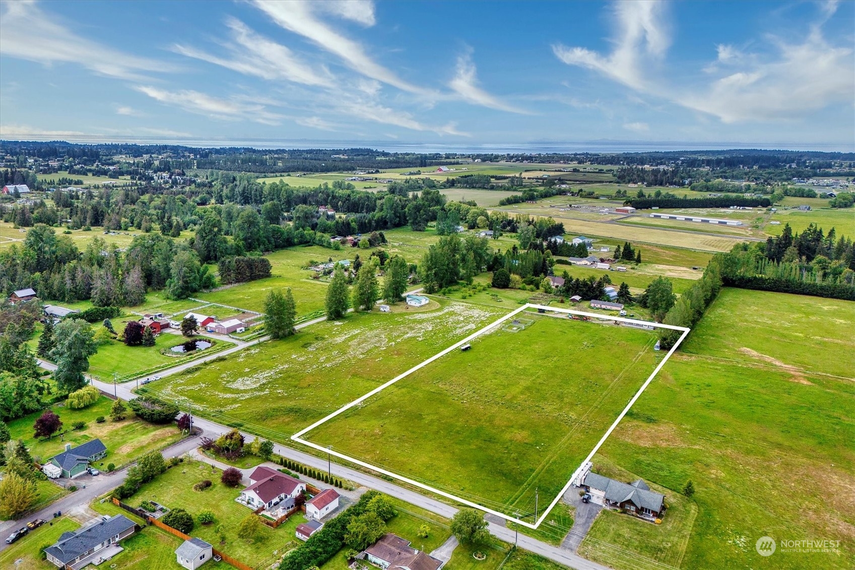 999 Spath Road Sequim, WA 98382 - Photo 4 of 20 a view of a tennis court