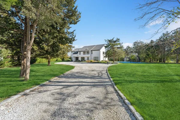 $4,499,000 | 32 Tanners Neck Lane, Westhampton, NY 11977