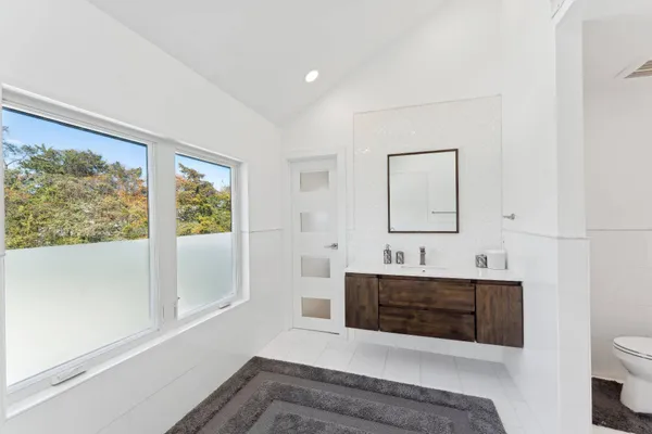 $4,499,000 | 32 Tanners Neck Lane, Westhampton, NY 11977