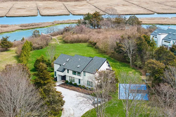$4,499,000 | 32 Tanners Neck Lane, Westhampton, NY 11977