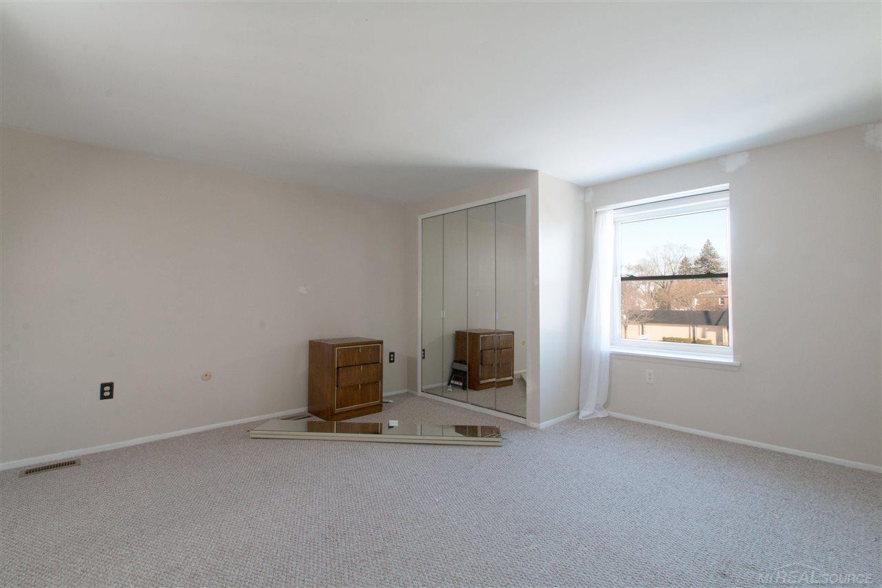 5005 Crooks Road Royal Oak, MI 48073 - Photo 9 of 20 50044501-8.JPG