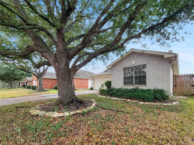 $1,875 | 4010 Redwood Hill Court, Fresno, TX 77545