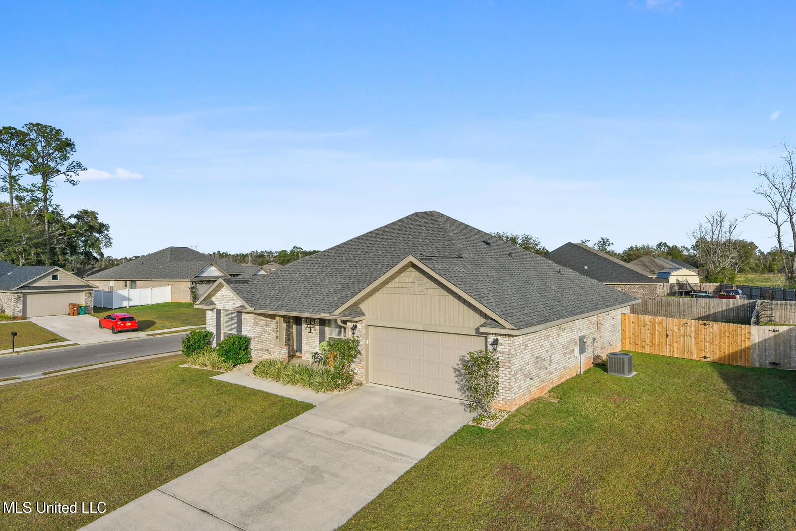6270 Roxanne Way Biloxi, MS 39532 - Photo 26 of 27 002_1600x1067_mls_1600x1067 (22)