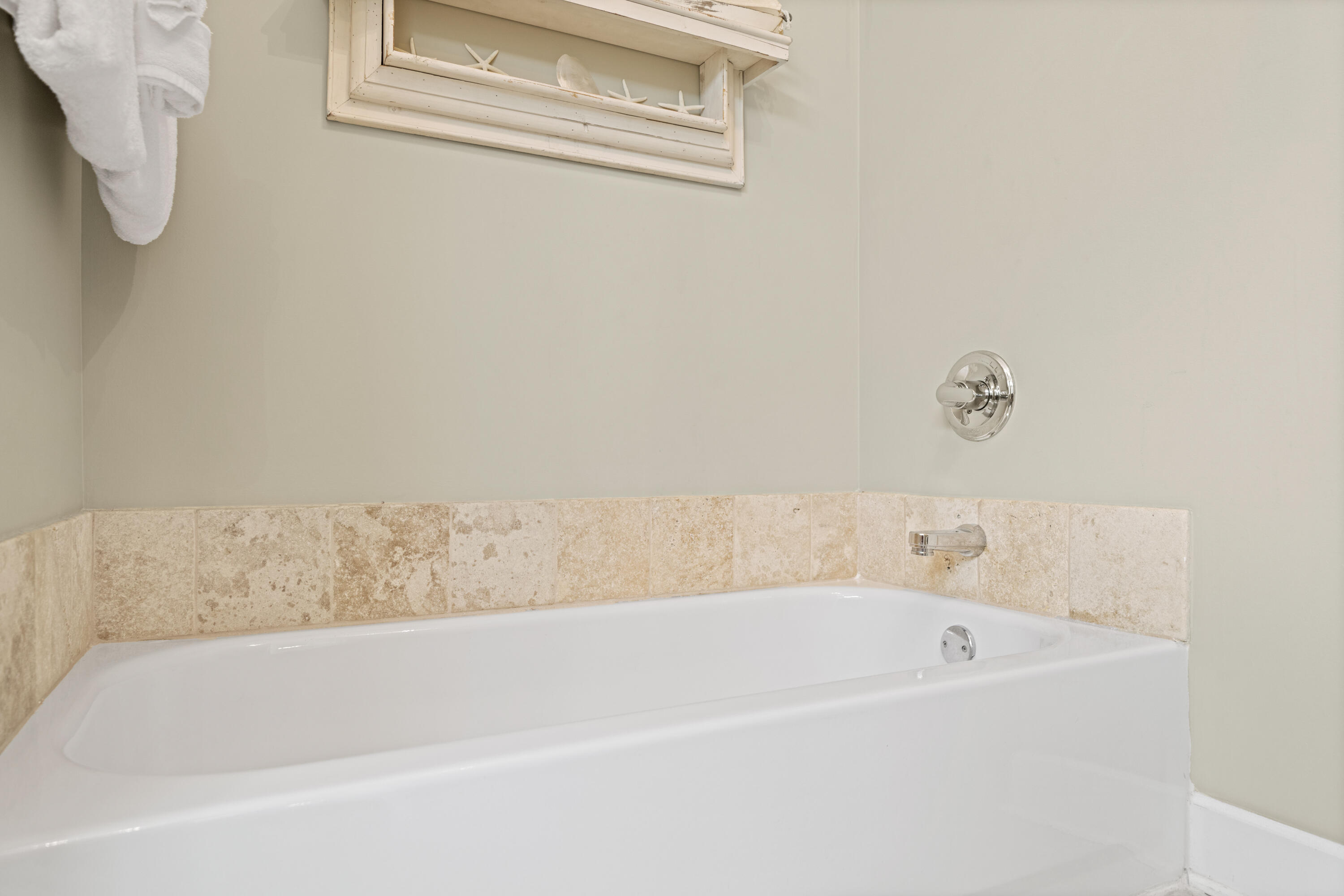 231 Somerset Bridge Road, Unit 2205 Santa Rosa Beach, FL 32459 - Photo 20 of 37 a bathroom with a bathtub