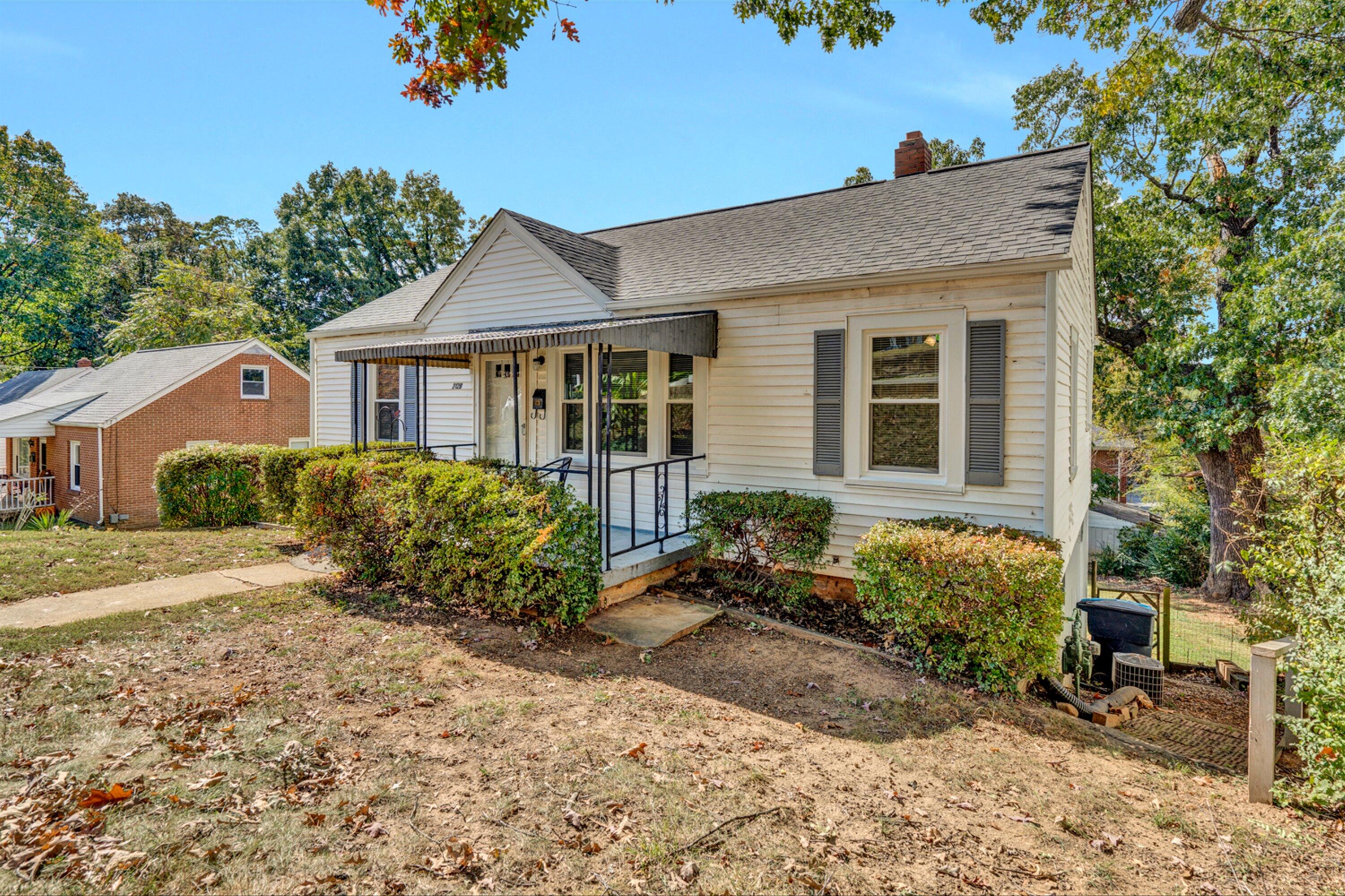 2120 Holley Road Roanoke, VA 24012 - Photo 4 of 19 02-DSC5436