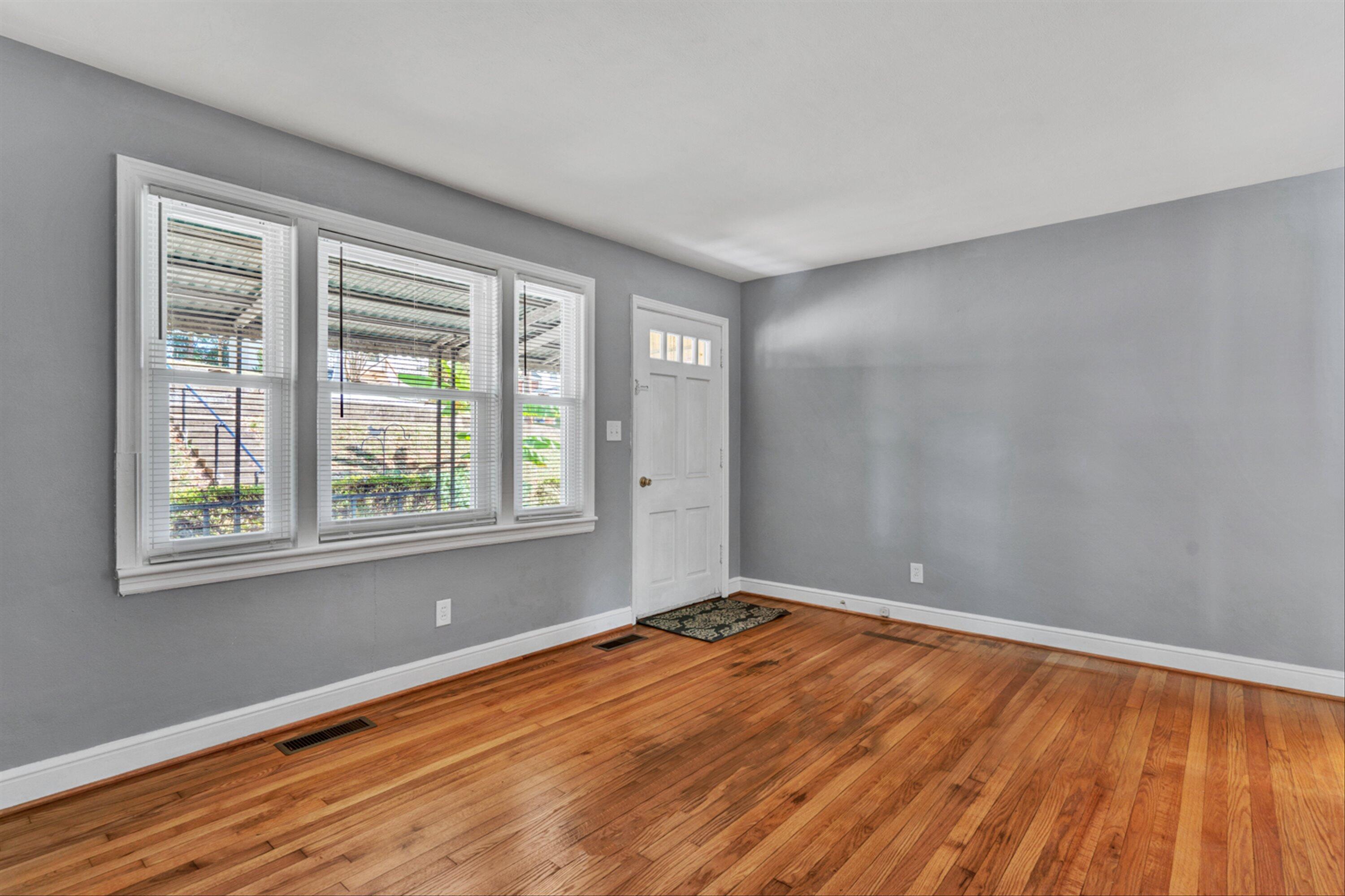 2120 Holley Road Roanoke, VA 24012 - Photo 5 of 19 04-DSC5442