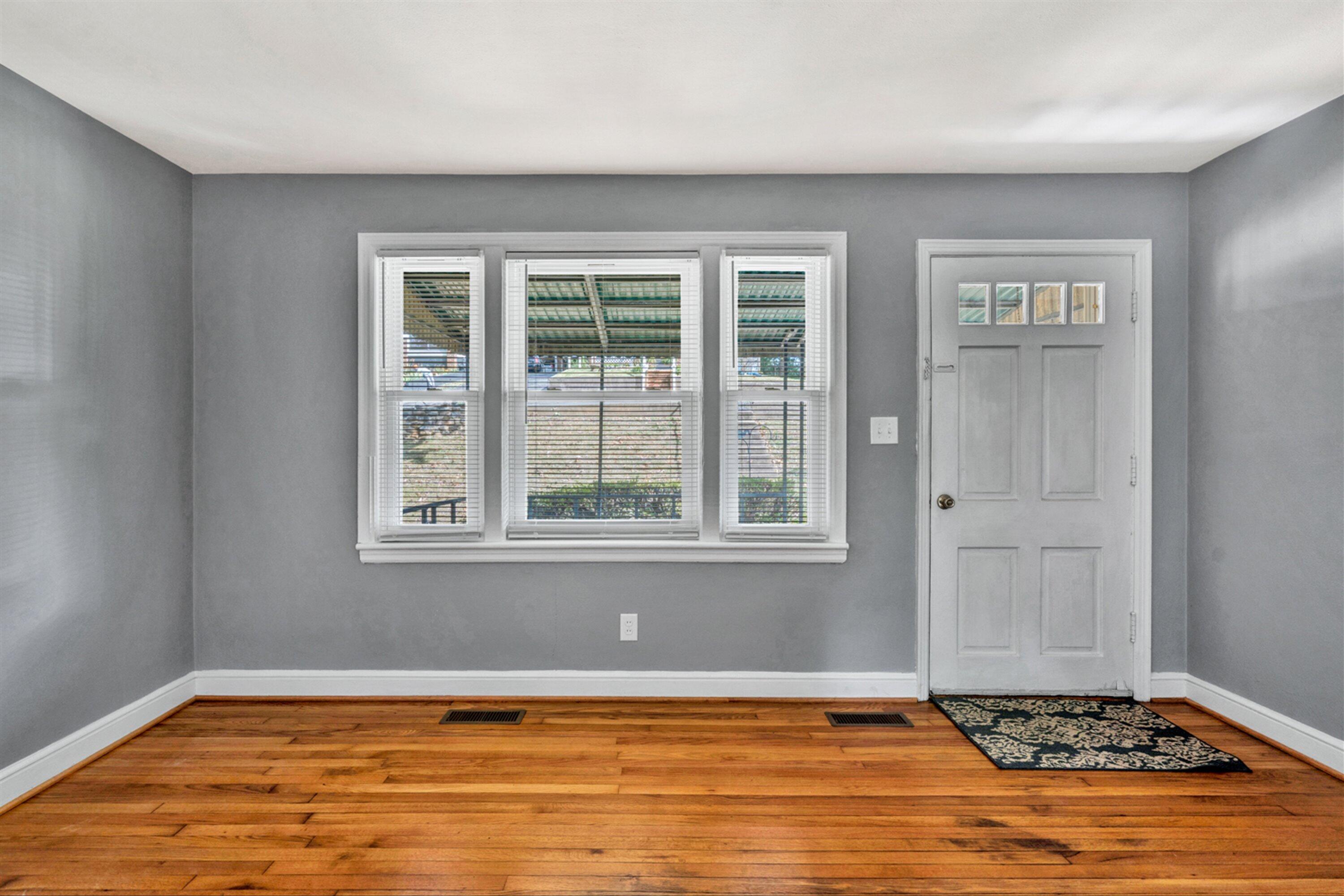 2120 Holley Road Roanoke, VA 24012 - Photo 6 of 19 14-DSC5472