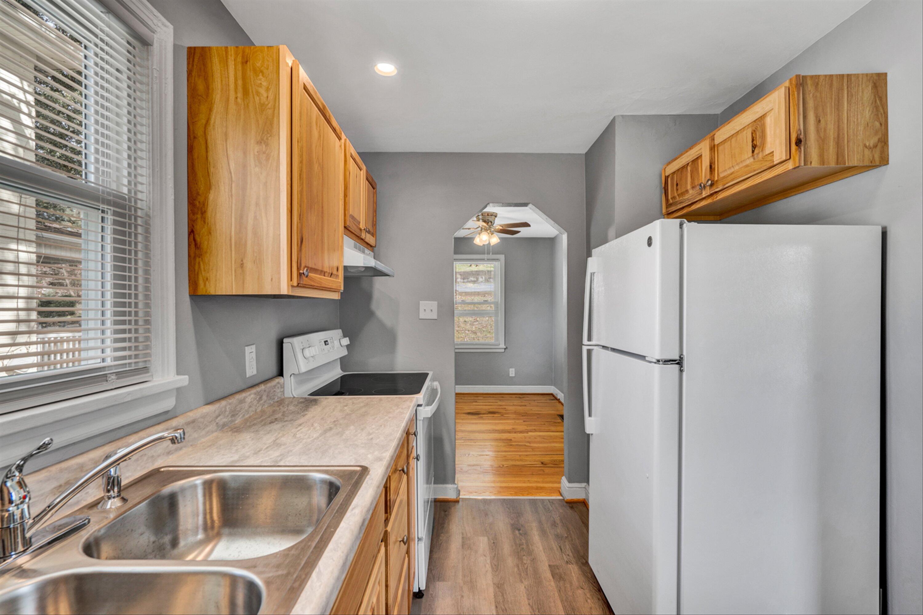 2120 Holley Road Roanoke, VA 24012 - Photo 10 of 19 08-DSC5454