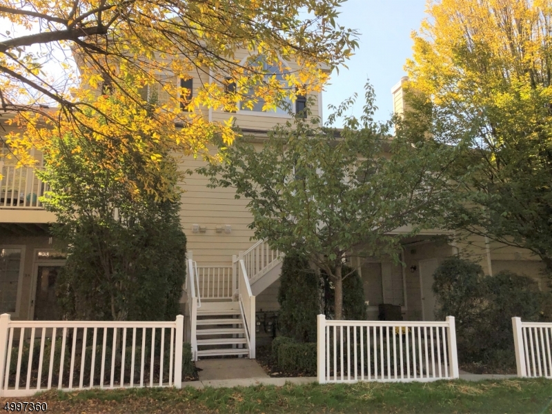 38 Wentworth Road Bedminster, NJ 07921 - Photo 2 of 18