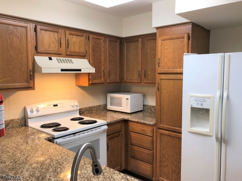 38 Wentworth Road Bedminster, NJ 07921 - Photo 5 of 18