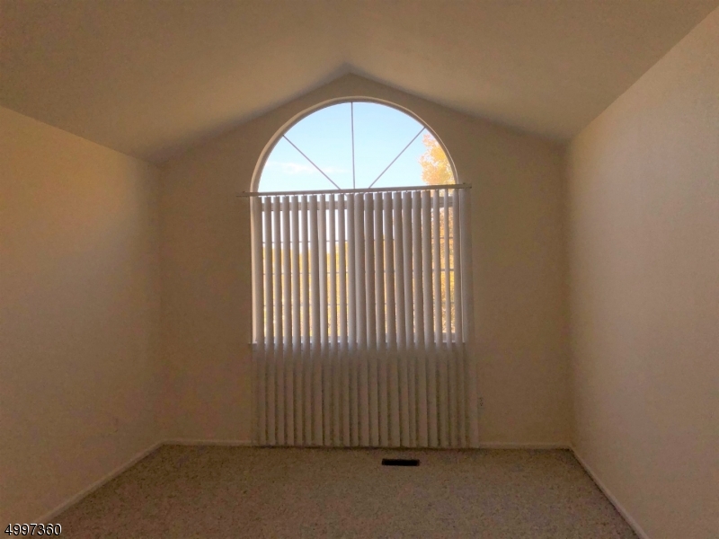 38 Wentworth Road Bedminster, NJ 07921 - Photo 7 of 18