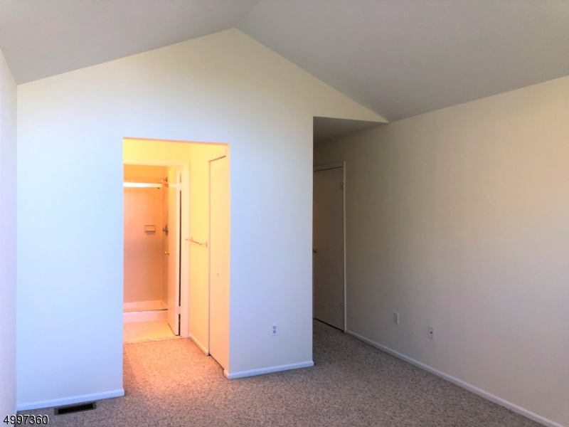 38 Wentworth Road Bedminster, NJ 07921 - Photo 8 of 18