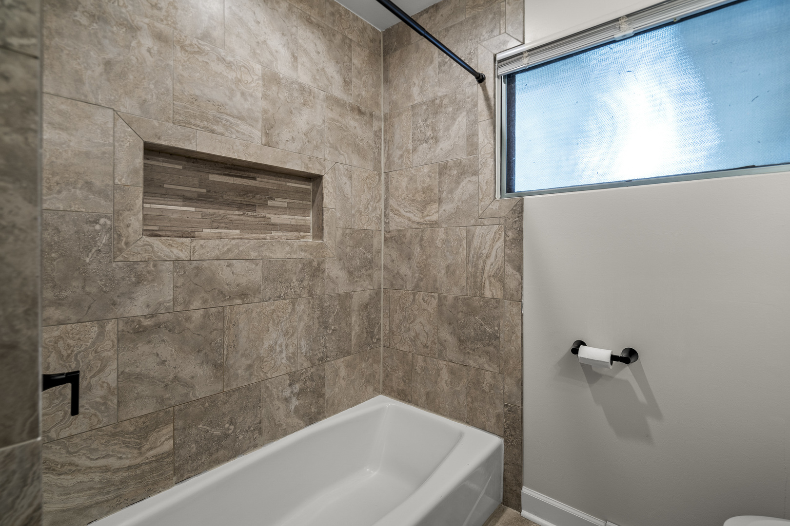 7S174 Wild Cherry Road Naperville, IL 60540 - Photo 15 of 25 a bathroom with a bathtub
