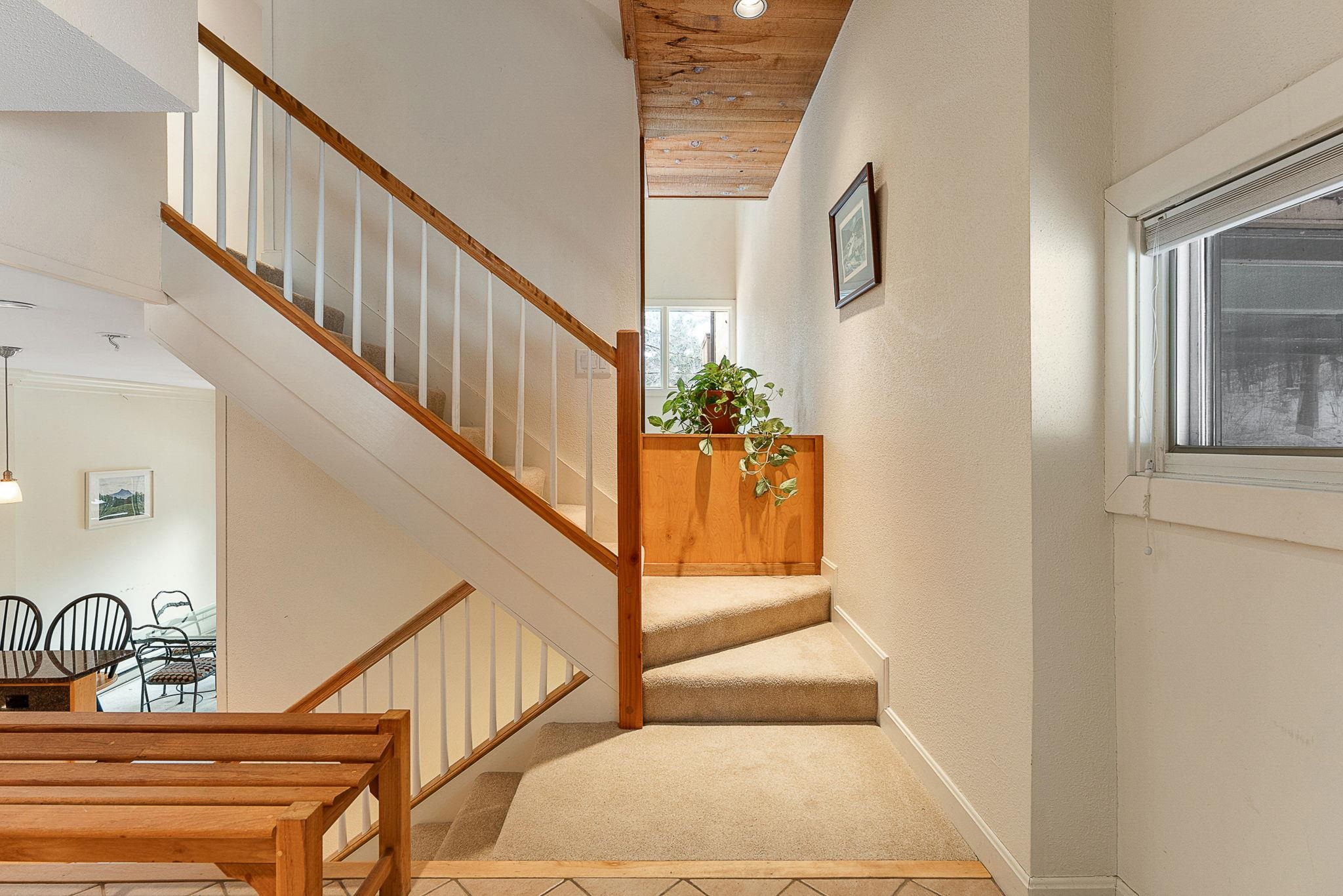 19 Timberline Drive, Unit 9 Warren, VT 05674 - Photo 5 of 50