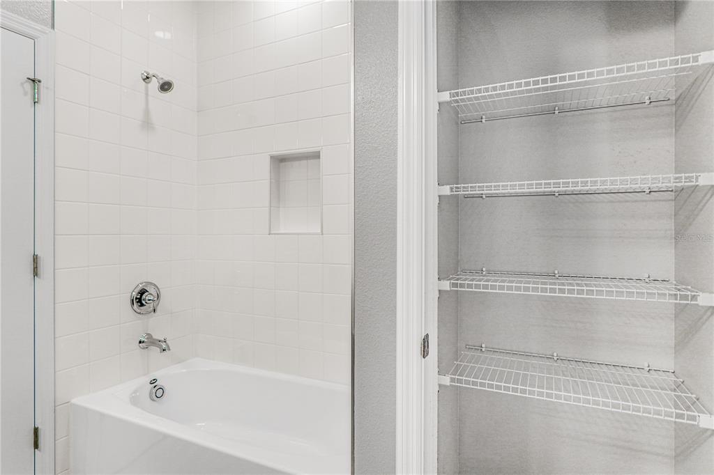 5286 Teirgarten Street St. Cloud, FL 34771 - Photo 8 of 26 a bathroom with a bathtub