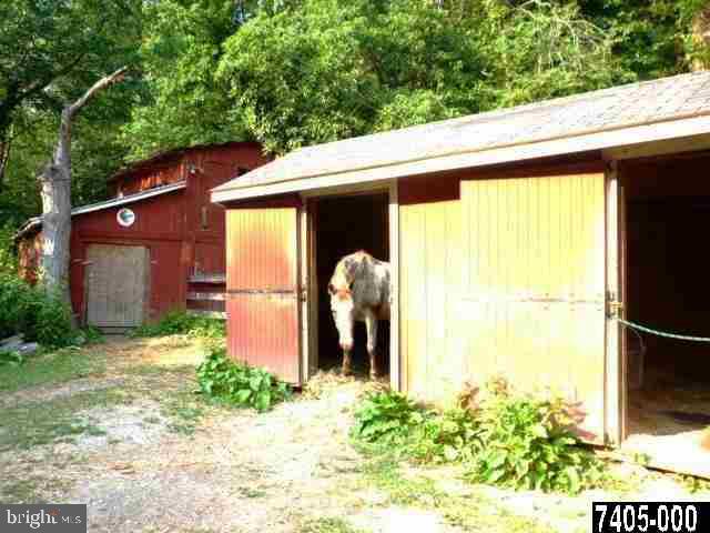 112 Thompson Road Delta, PA 17314 - Photo 14 of 25 Gallery Image 14