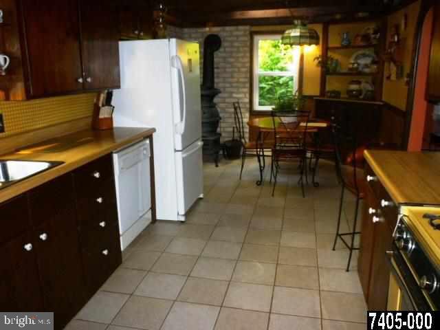112 Thompson Road Delta, PA 17314 - Photo 6 of 25 Gallery Image 6