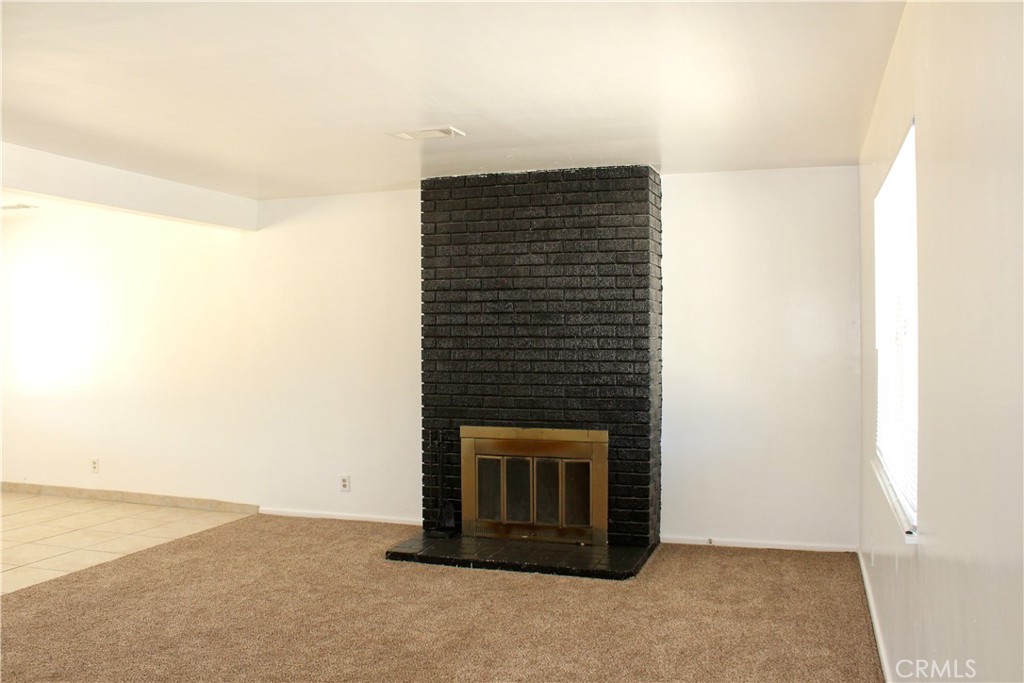 15975 Venango Road Apple Valley, CA 92307 - Photo 3 of 23 Fireplace