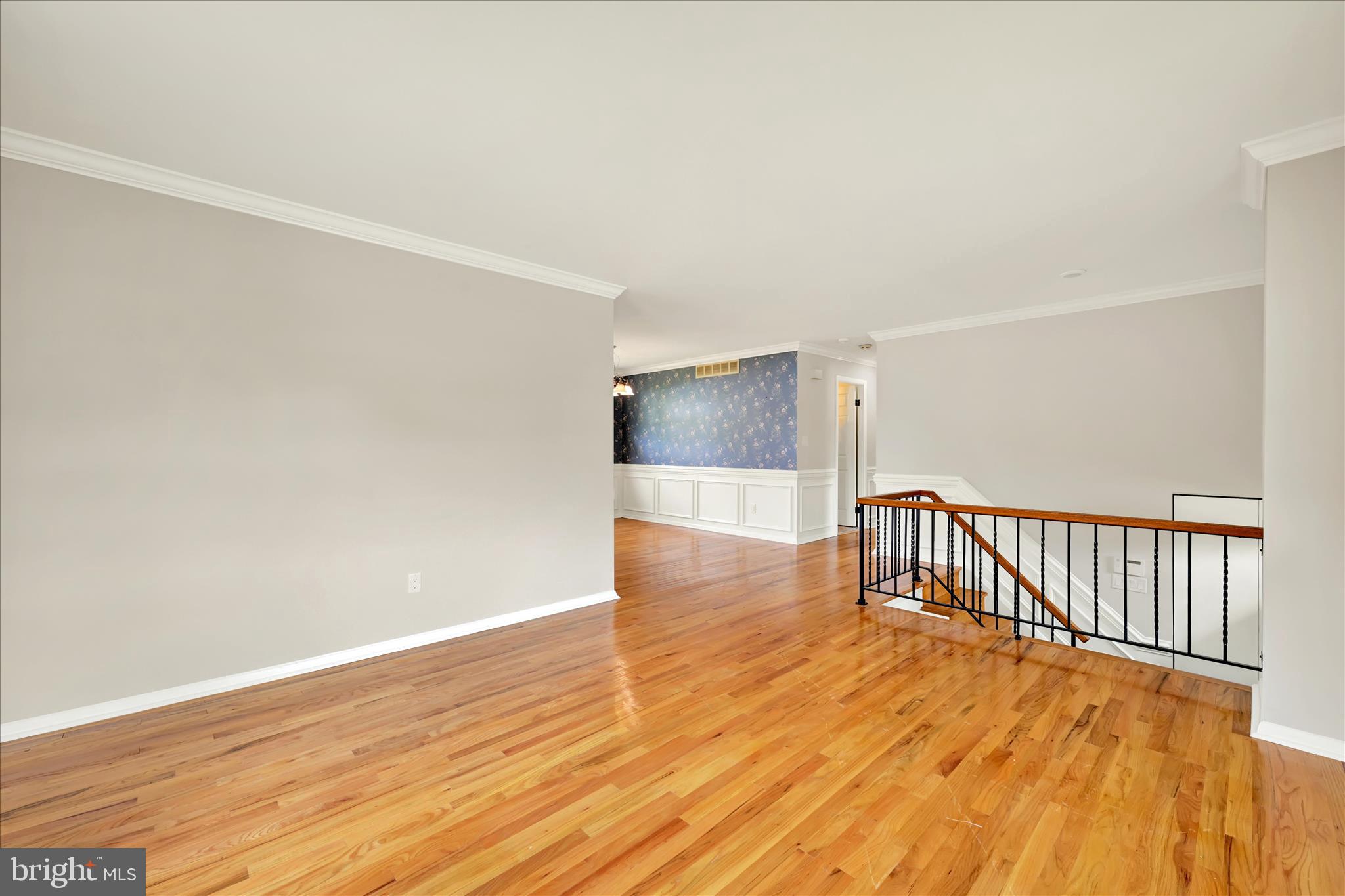 4700 Ebenezer Road Nottingham, MD 21236 - Photo 7 of 39 Upstairs living room